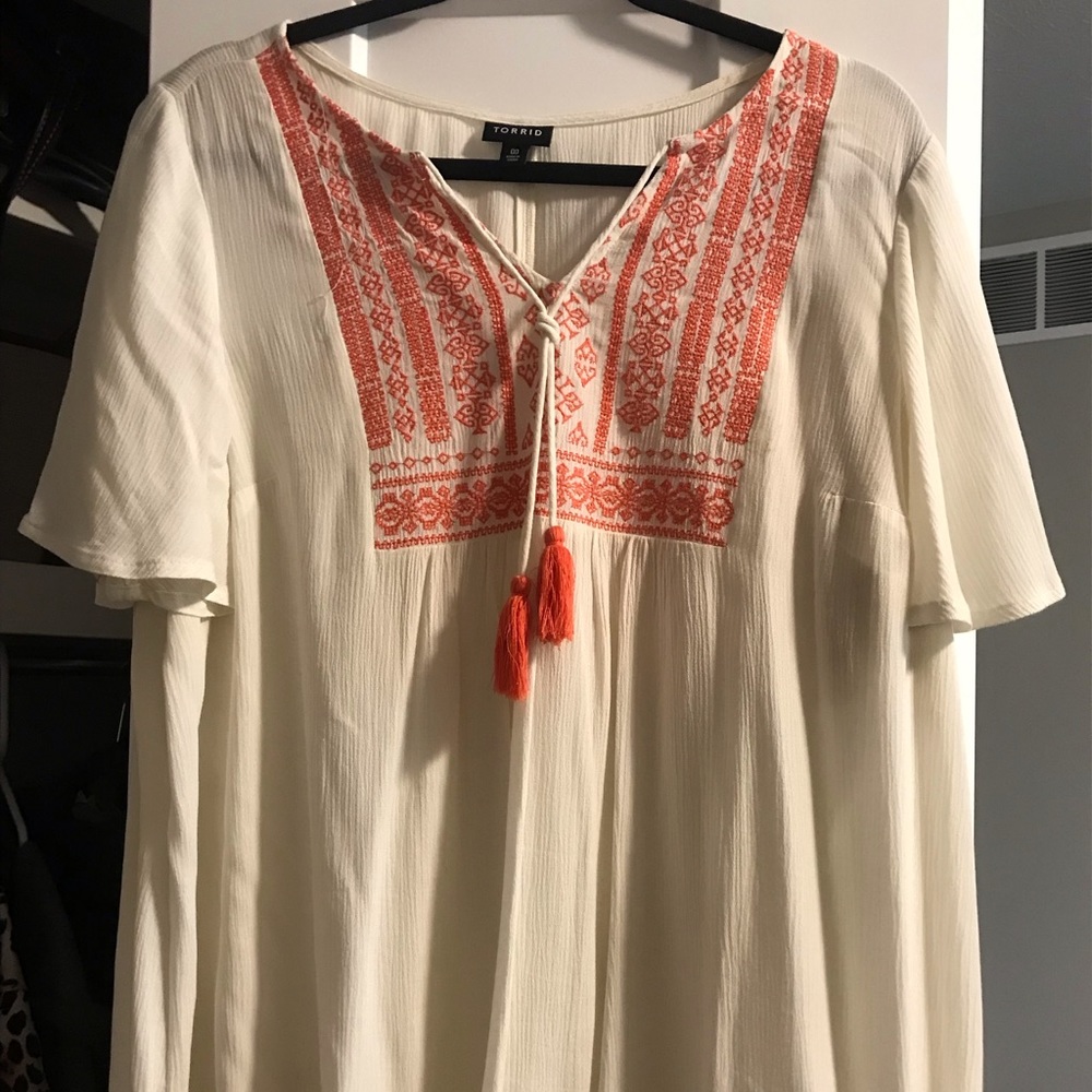 TORRID embroidered top size 00 or large 10/12